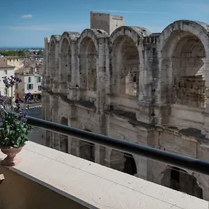 Appartement Avec Balcon Donnant Sur Les Arènes D’arles, Arles