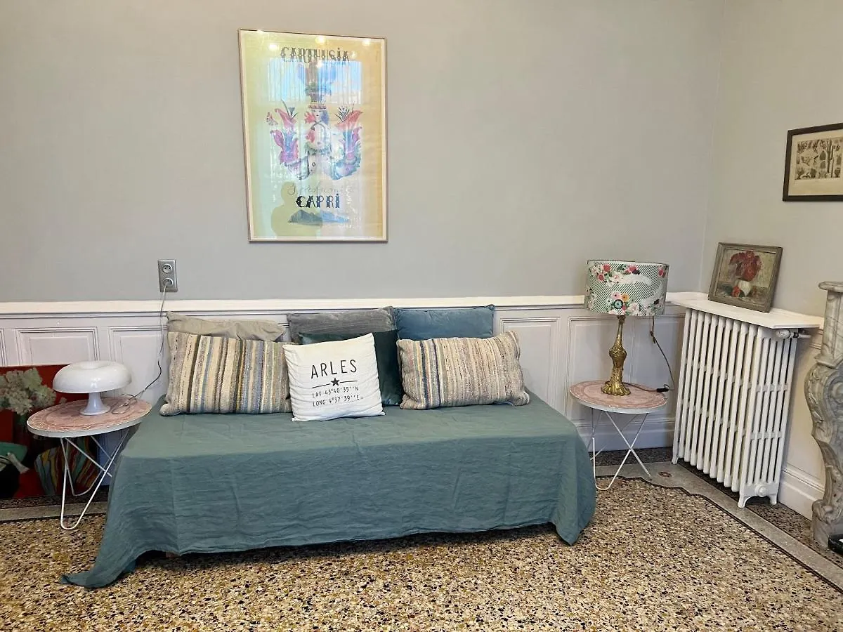 Bed & Breakfast Maison Douce Arles