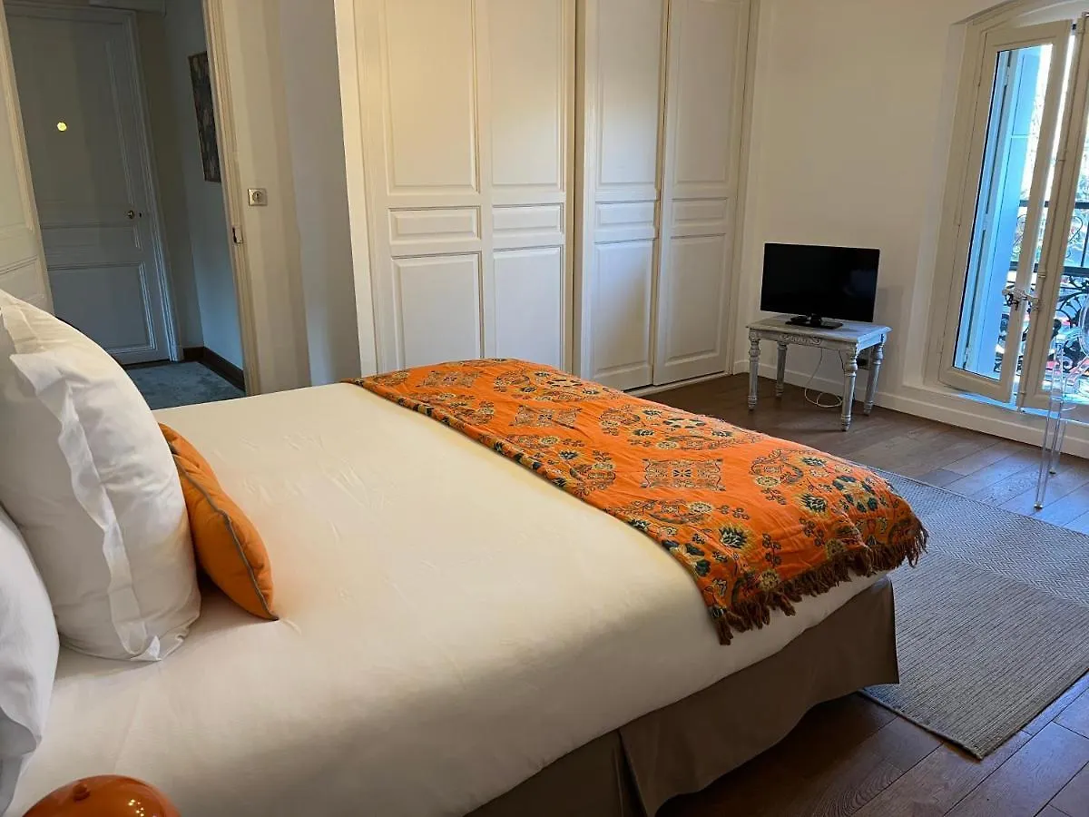 Maison Douce Arles 4*,