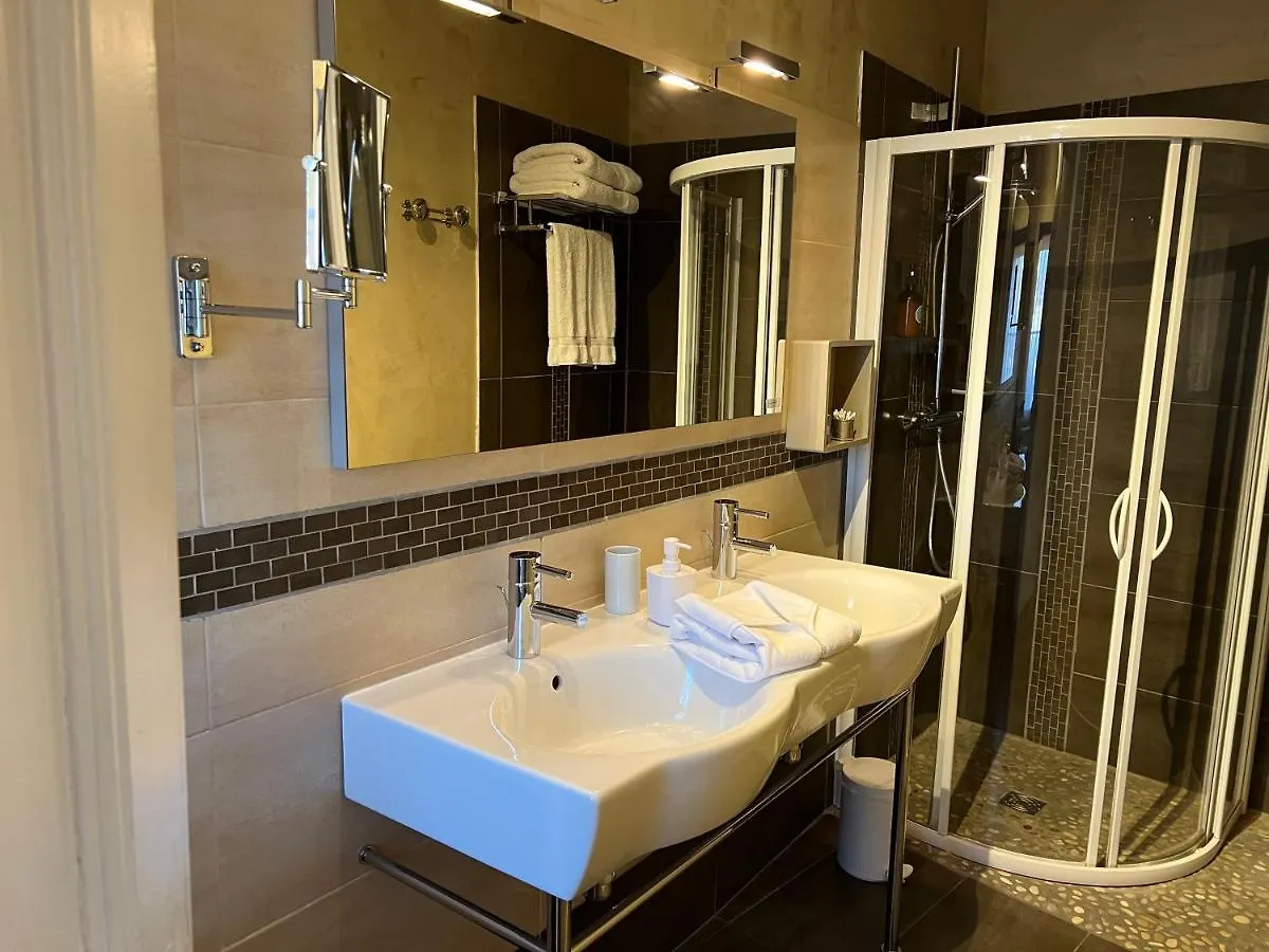 Maison Douce Arles 4*,  France